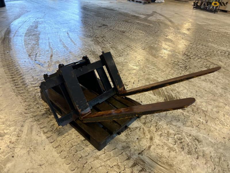 Pallet forks with S60 hitch 3