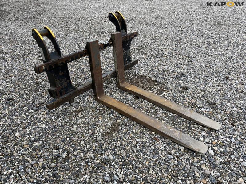 Pallet forks with Terex hitch 3