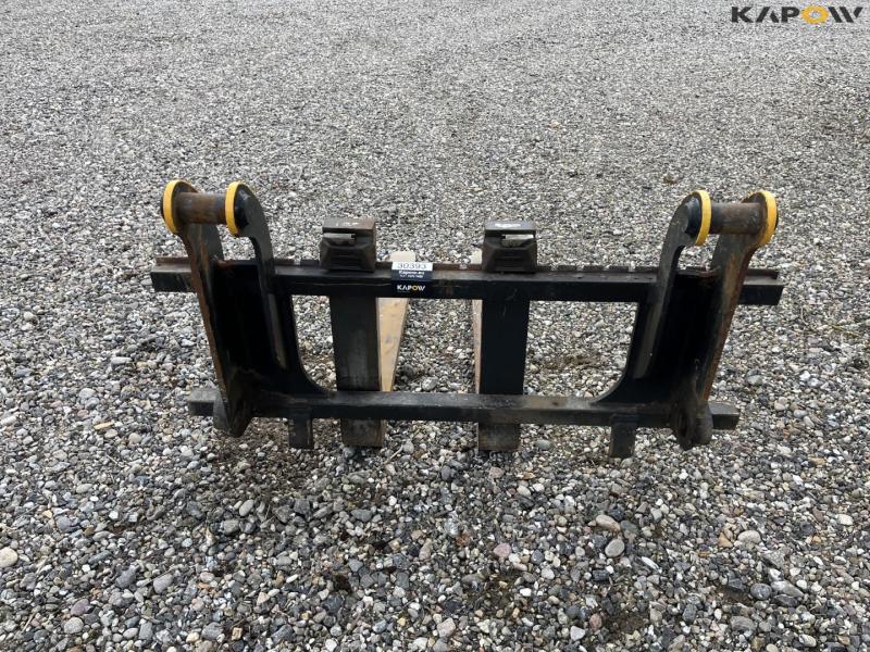Pallet forks with Terex hitch 6