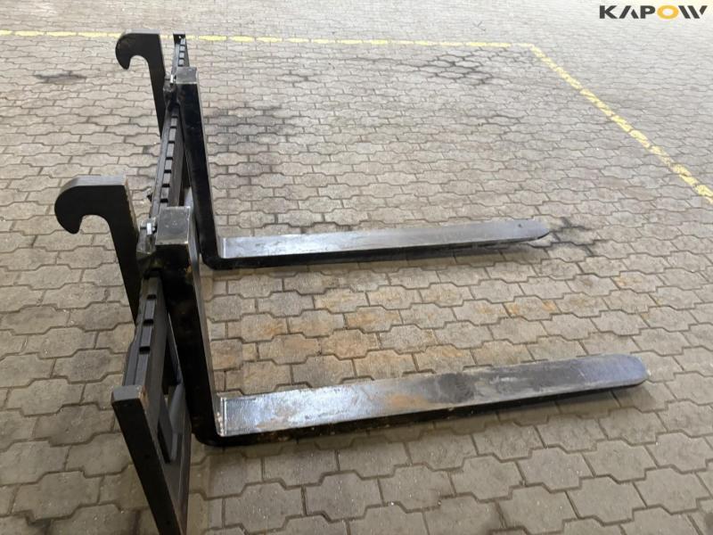 Pallet forks with Volvo brackets 6