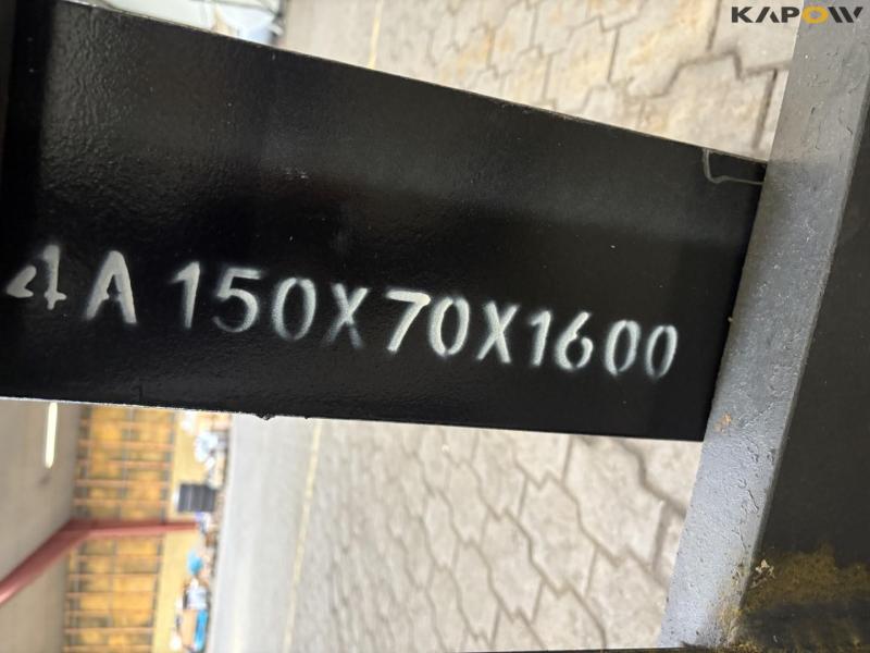 Pallet forks with Volvo brackets 8