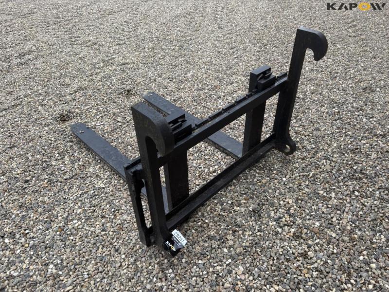 Pallet forks with Volvo hitch 7