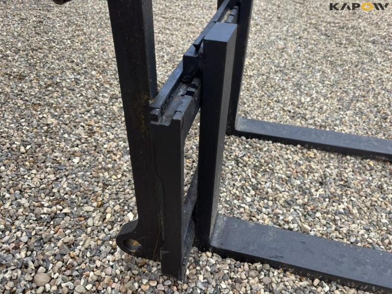 Pallet forks with Volvo hitch 13