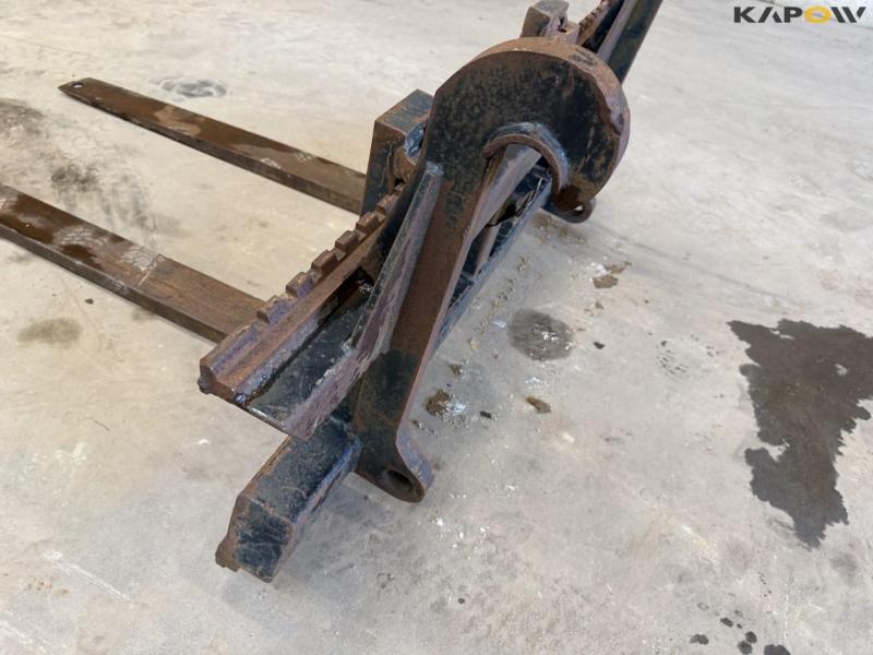 Pallet forks with Volvo hitch 9