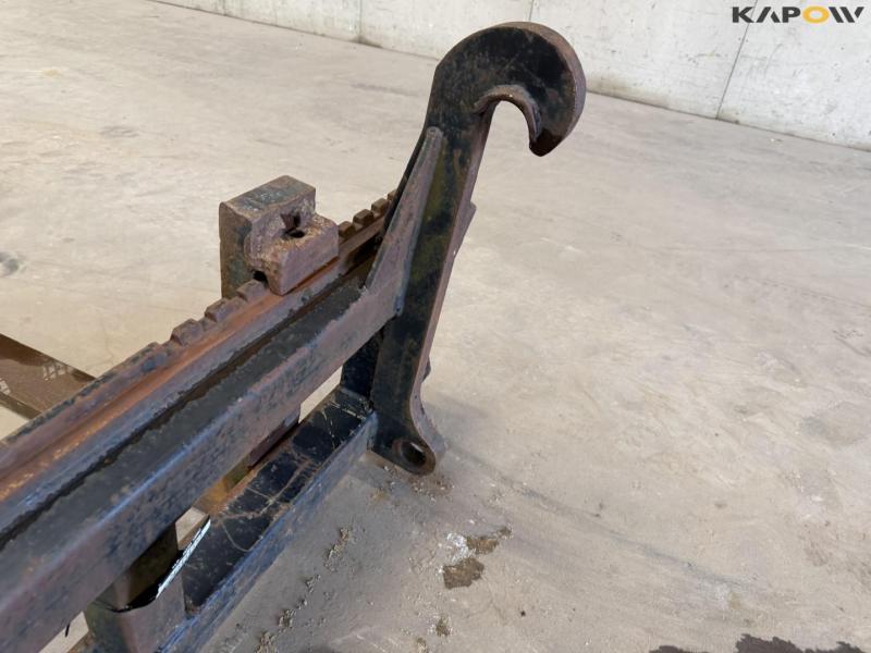 Pallet forks with Volvo hitch 10