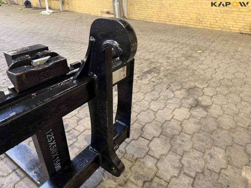 Pallet forks with Volvo hitch 9