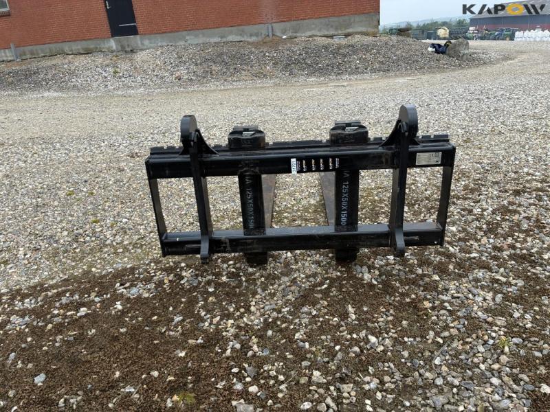 Pallet forks with Volvo hitch 4