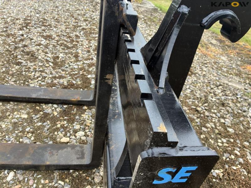 Pallet forks with Volvo hitch 12