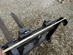Pallet forks with Volvo hitch 9