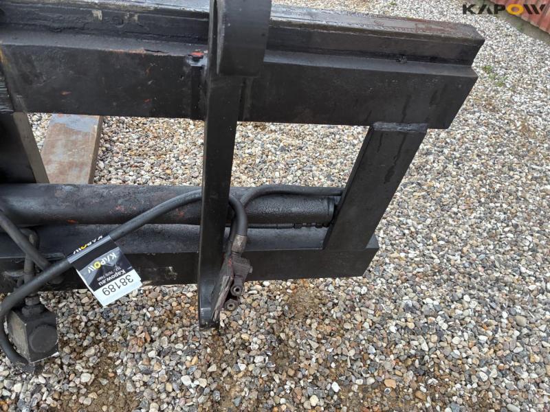 Pallet forks with Volvo hitch 8