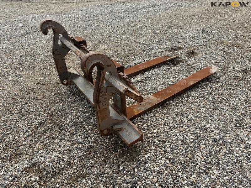 Pallet forks with Volvo hitch 5
