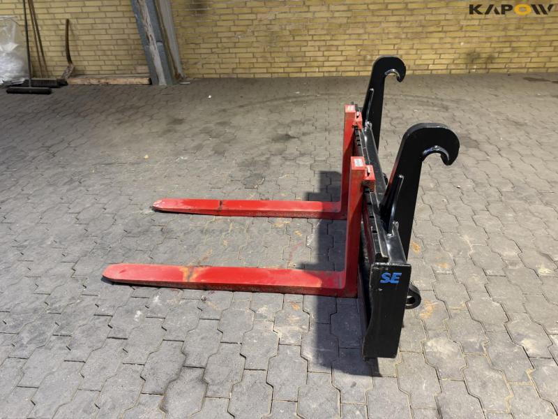 Pallet forks with Volvo hitch 8