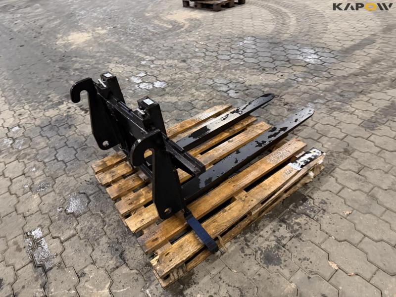 Pallet forks with Weidemann hitch 5