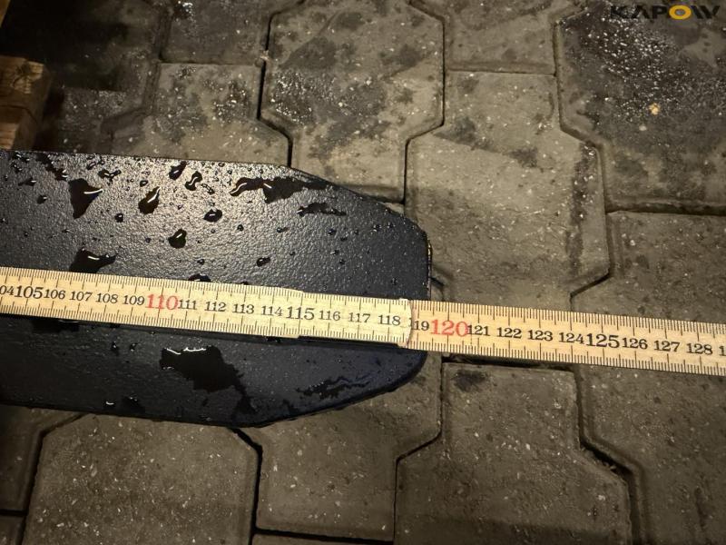 Pallet forks with Weidemann hitch 12