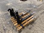 Pallet forks with Weidemann hitch 5