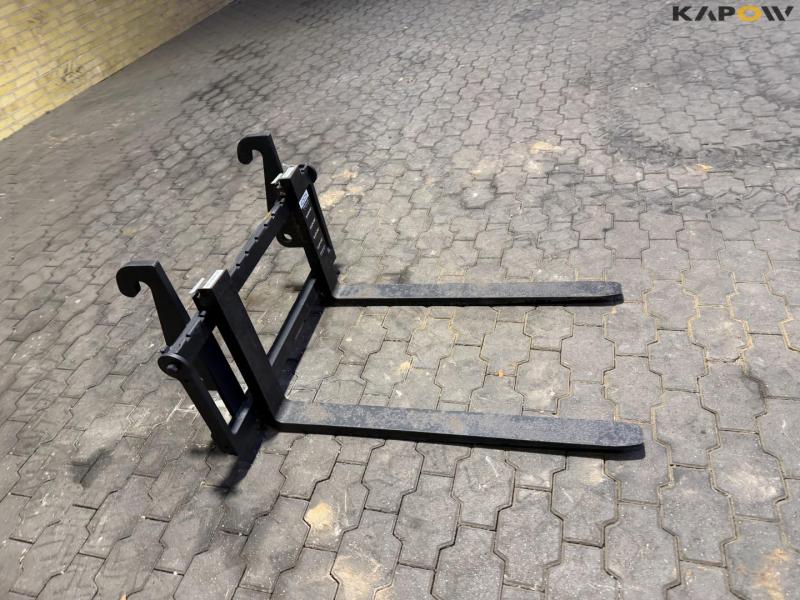 Pallet forks with Weidemann hitch 4