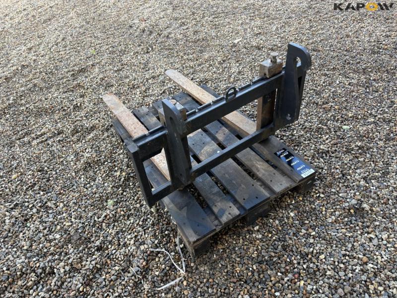 Pallet forks with Weidermann Hitch 7