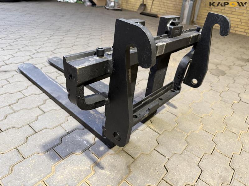 Pallet forks with Weidermann hitch 10