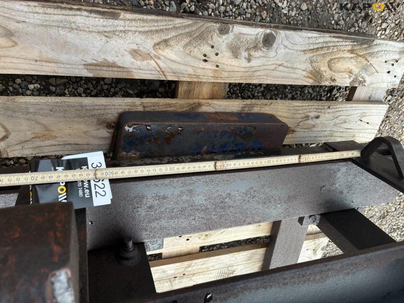 Pallet forks on heavy-duty frame 14