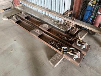Pallet forks for crane