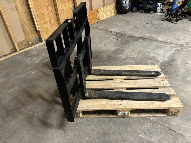 Pallet forks for mini loader 4