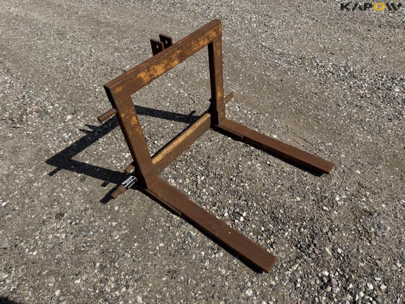 Pallet forks for three-point hitch 3
