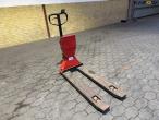Pallet truck with scale 3