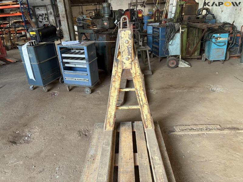 Pallet lifter for crane 4