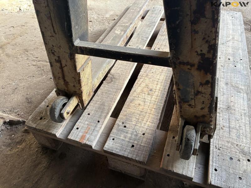 Pallet lifter for crane 8