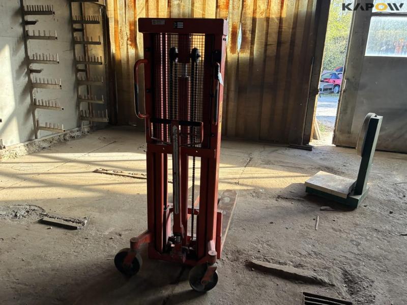 Pallet truck 2