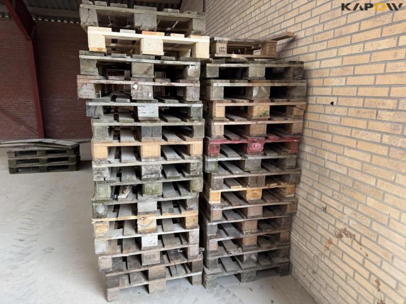 Pallets + pallet frames 10