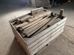 Pallet frame with wooden blocks 3