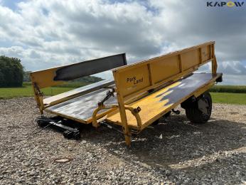 Parkland 325 bale collector