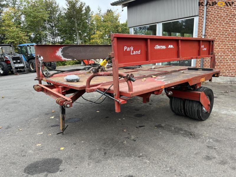 Parkland 325 bale trailer 1