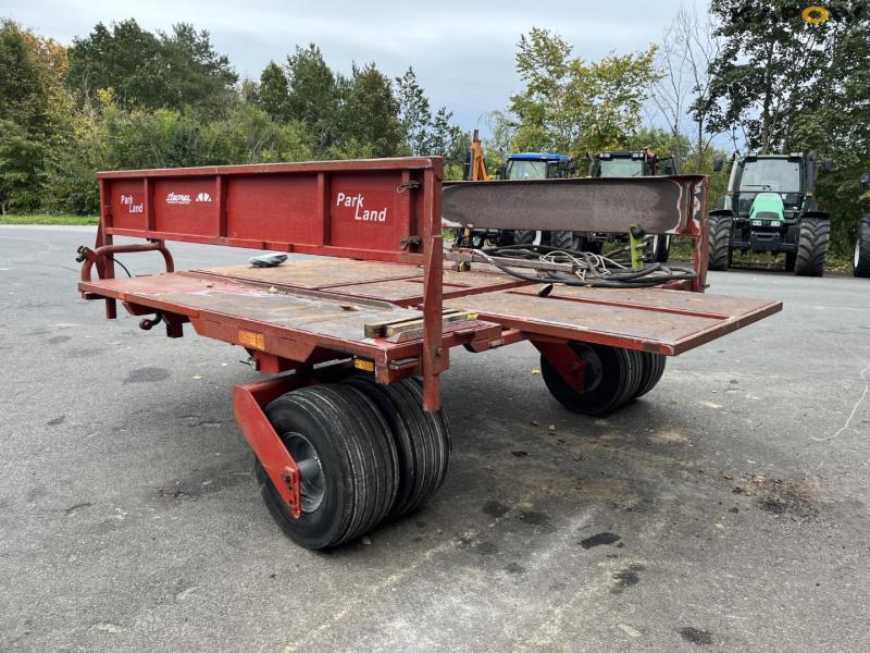 Parkland 325 bale trailer 7