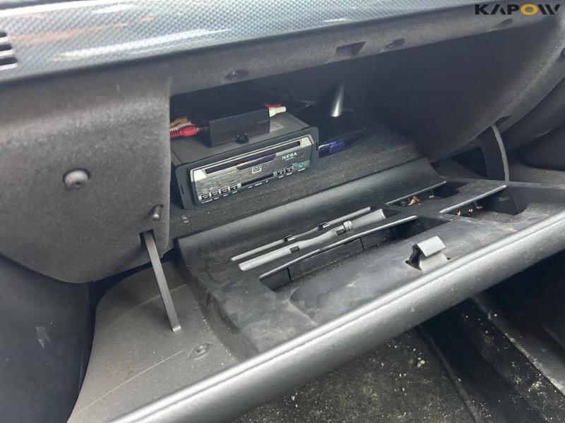 Peugeot 704 2.2 SW passenger car 9