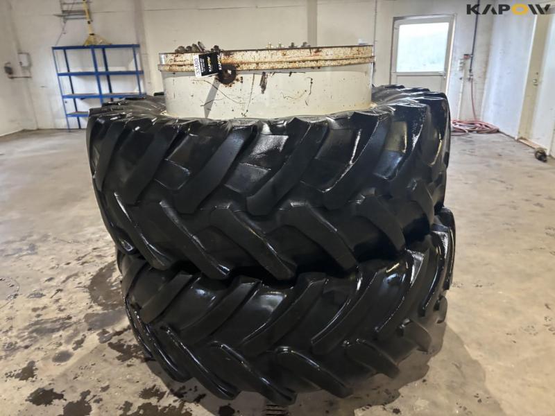 Pirelli 580/70-R42 twin wheels 2