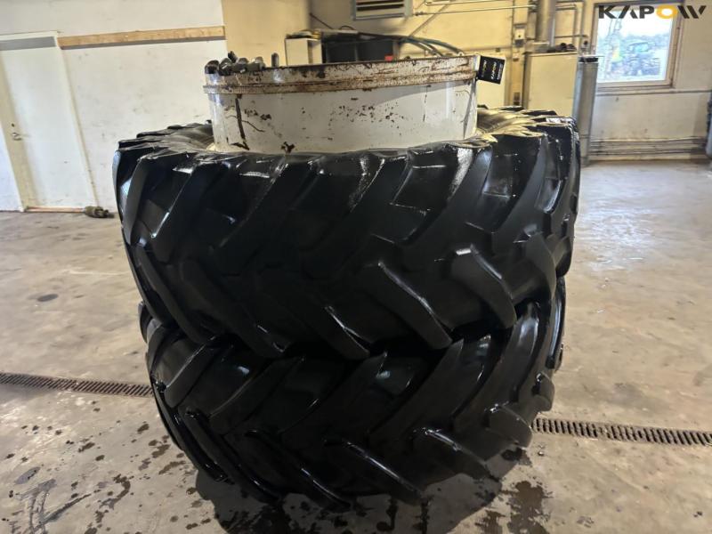 Pirelli 580/70-R42 twin wheels 4