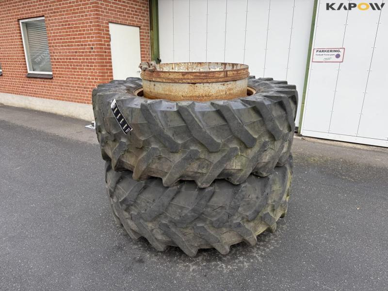 Pirelli 580/70-R42 twin wheels 1