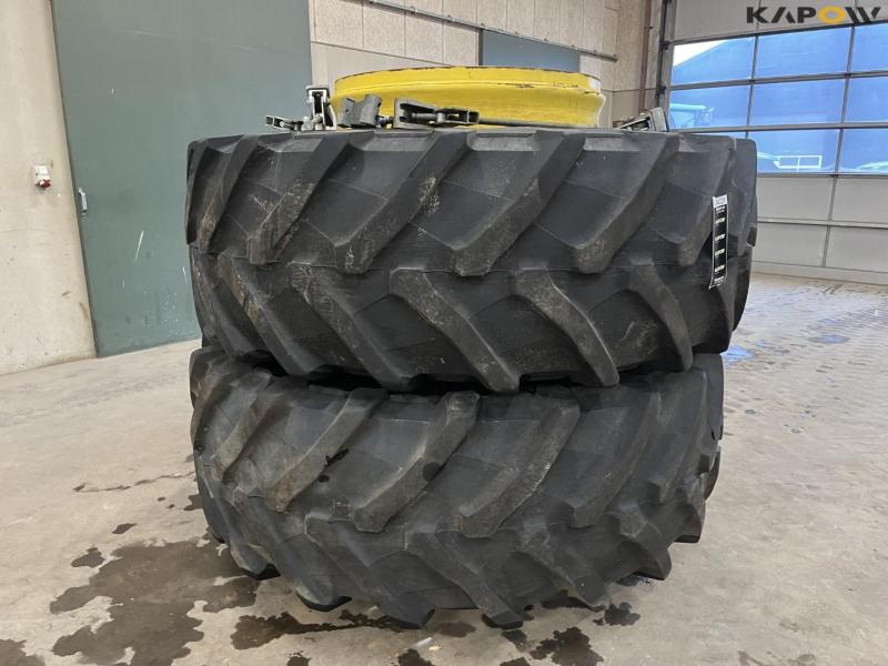 Pirelli 650/85-R38 twin wheels 1