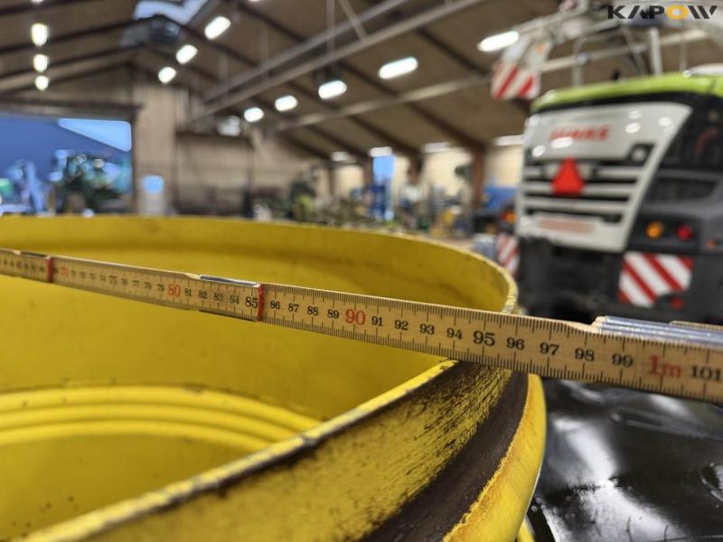 Pirelli 650/85-R38 twin wheels 11