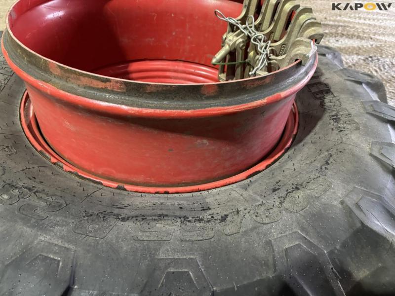 Pirelli 800/65-28 twin wheels 7