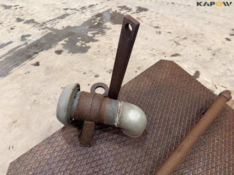 Plate with lift arm pull 9