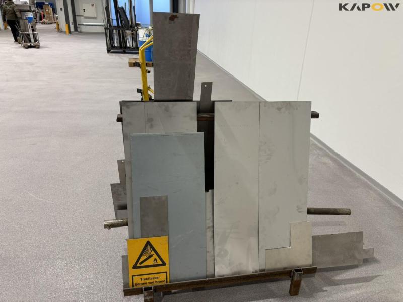 Record rack with contents 9