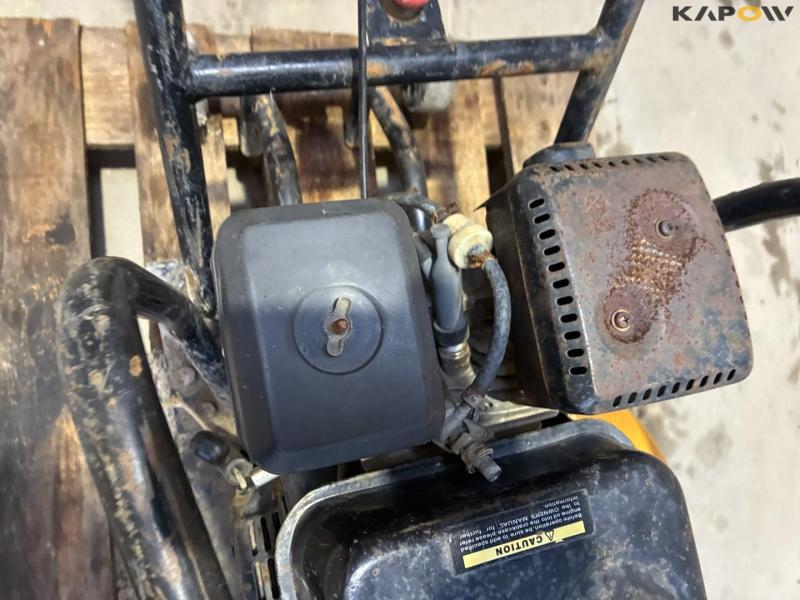 Plate vibrator 16