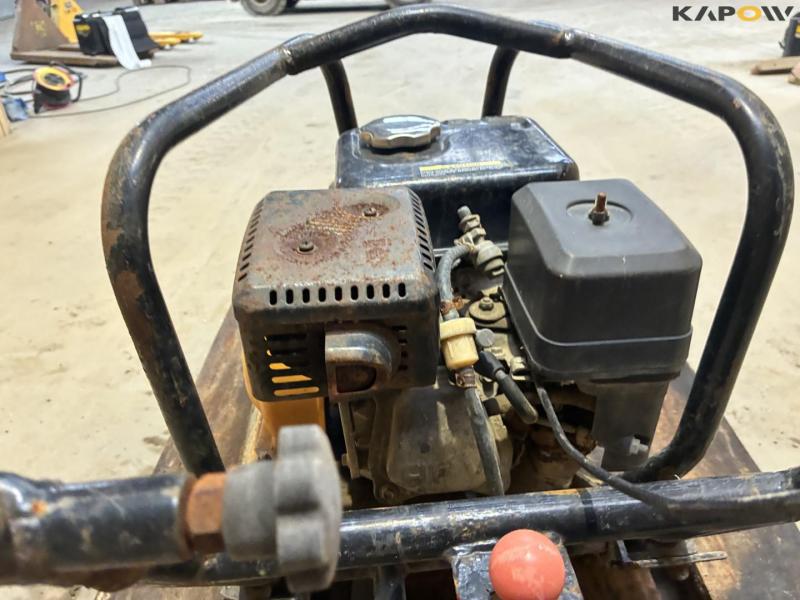 Plate vibrator 18