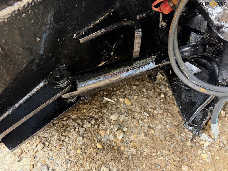 Grading bucket with Beco hitch 11