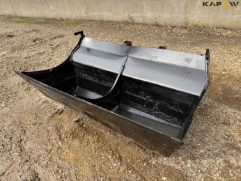 Grading bucket with Beco hitch