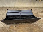 Grading bucket with Beco hitch 2