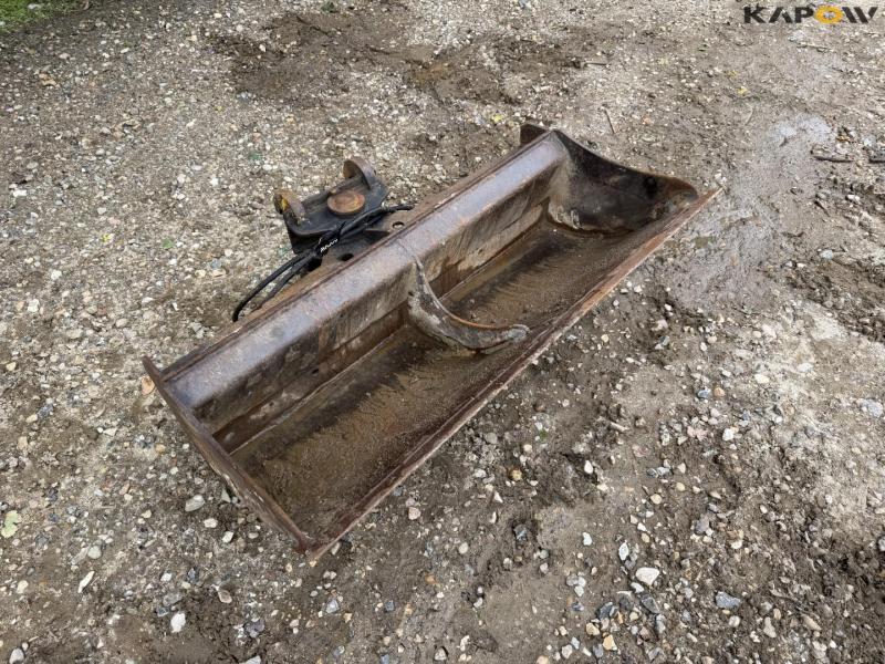 Grading bucket with Beco hitch 3